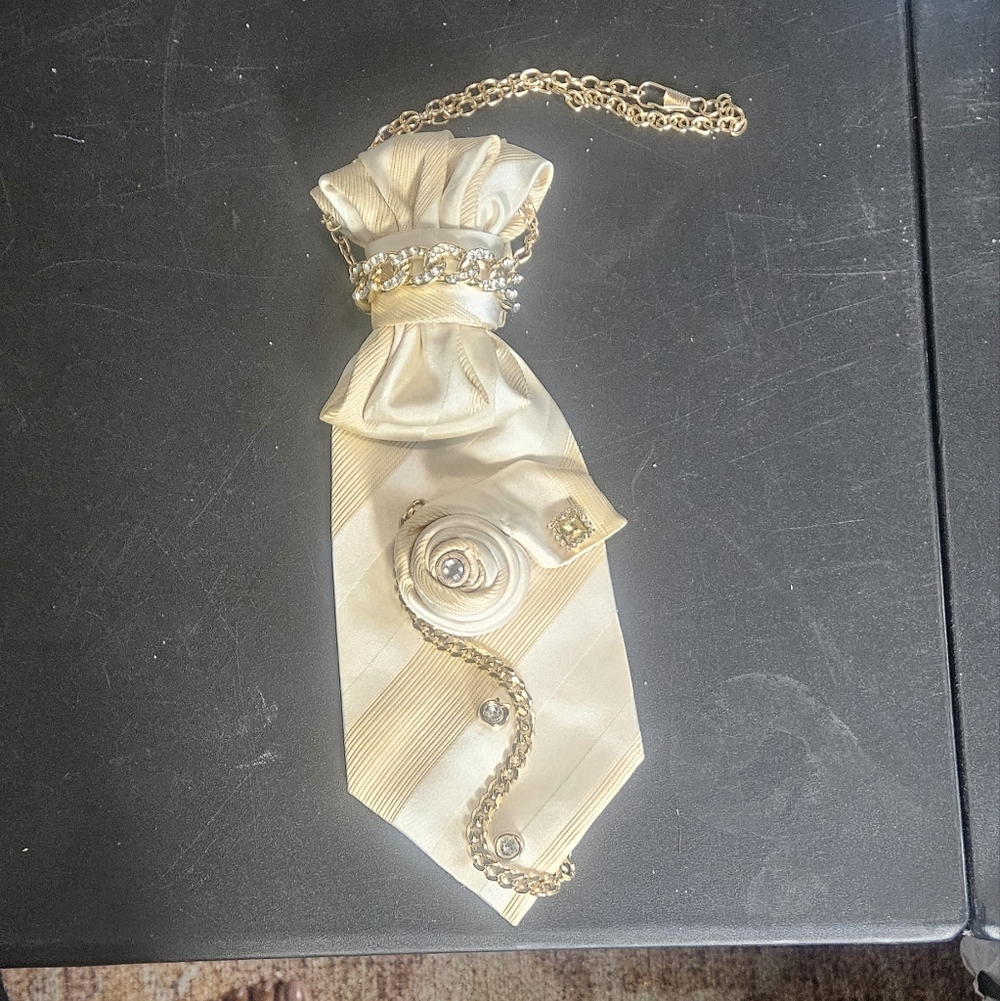 Elegant Cream and Gold Scarf with Chain Detail